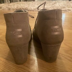 Toms Suede Wedges